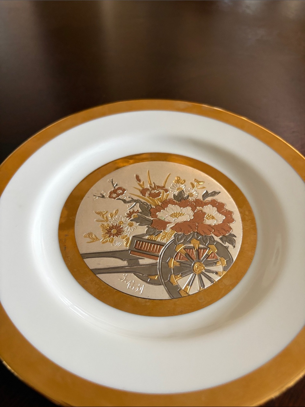 Vintage art Chokin-Gold-Trimmed Decorative Floral Plate - White and Gold